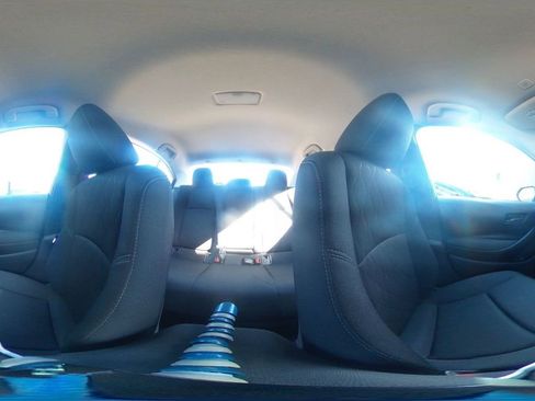 Used 2025 Toyota Corolla LE image 40