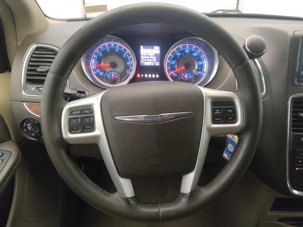 Used 2016 Chrysler Town & Country Touring FWD image 22