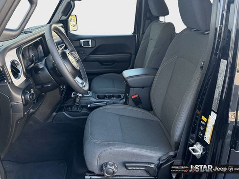 Used 2025 Jeep Wrangler Unlimited Sahara AWD/4WD image 10