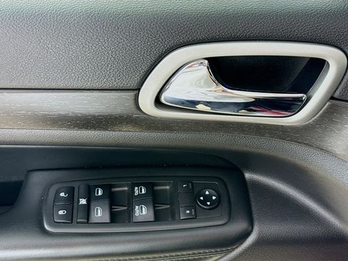 Used 2018 Jeep Grand Cherokee Laredo image 21