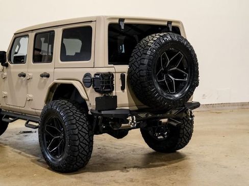 Used 2025 Jeep Wrangler Unlimited Rubicon w/ Technology Group image 46