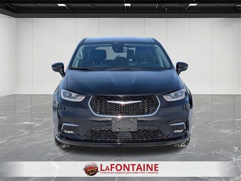 Certified 2024 Chrysler Pacifica Touring-L image 8