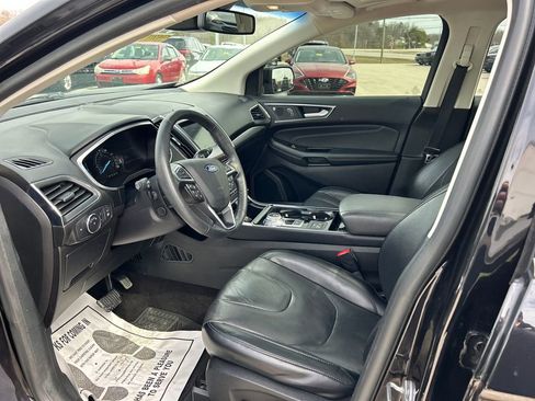 Used 2019 Ford Edge Titanium w/ Equipment Group 301A AWD/4WD image 30