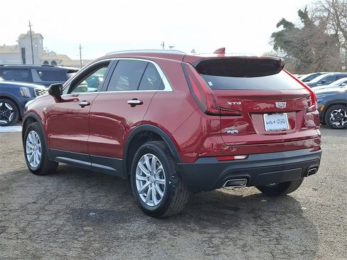Used 2023 Cadillac XT4 Luxury w/ Cold Weather Package image 5