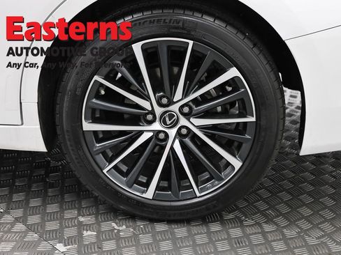 Used 2024 Lexus ES 250 w/ Premium Package image 35