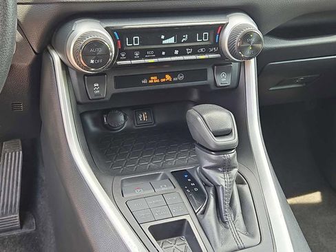 Used 2024 Toyota RAV4 XLE AWD/4WD image 27