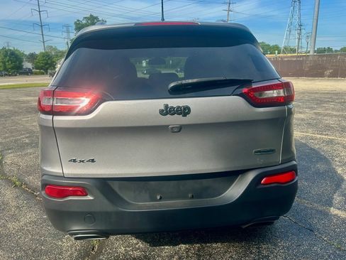 Used 2018 Jeep Cherokee Latitude w/ Cold Weather Group AWD/4WD image 5