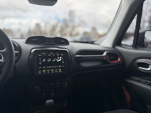 Used 2023 Jeep Renegade Trailhawk image 25