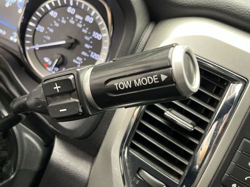 Used 2019 Nissan Titan SV AWD/4WD image 22