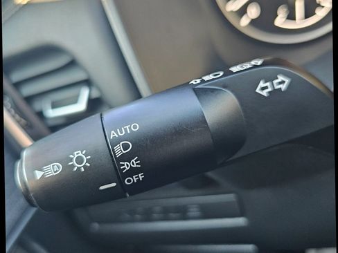 Used 2023 Nissan Rogue S AWD/4WD image 18