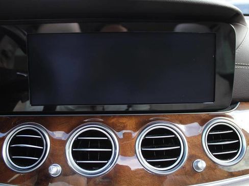 Used 2017 Mercedes-Benz E 300 image 19