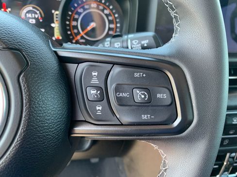 Used 2025 Jeep Wrangler Unlimited Rubicon AWD/4WD image 28
