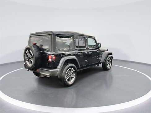 Used 2023 Jeep Wrangler Sahara image 8