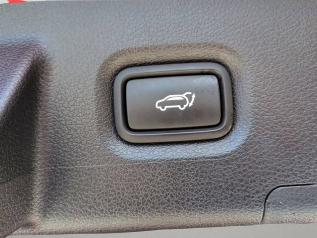 Used 2023 Hyundai Santa Fe Limited w/ Cargo Package AWD/4WD image 11