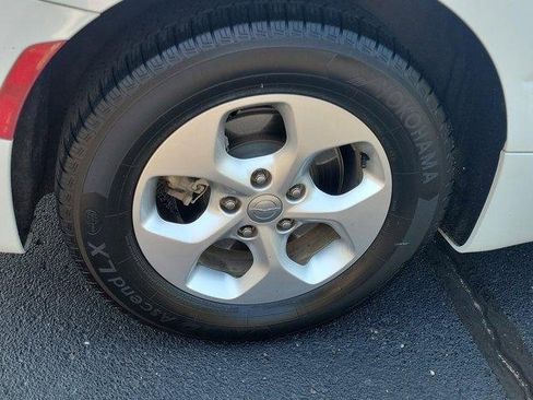 Used 2018 Chrysler Pacifica Touring Plus image 5