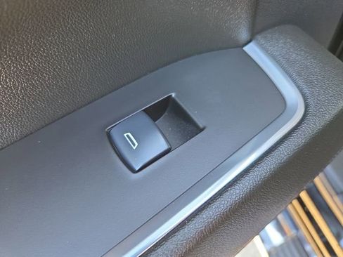 Certified 2025 GMC Sierra 1500 SLT w/ SLT Premium Package image 10