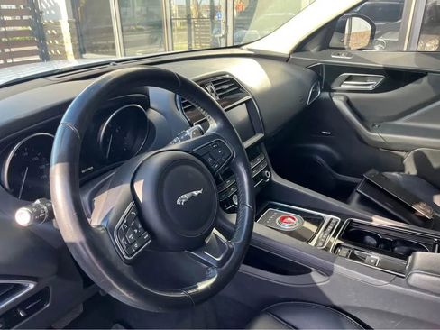 Used 2020 Jaguar F-PACE Premium image 8