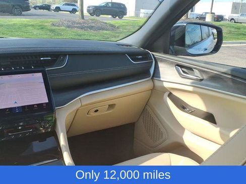 Certified 2025 Jeep Grand Cherokee L Limited AWD/4WD image 12