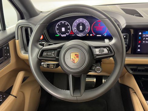 Used 2025 Porsche Cayenne S image 21