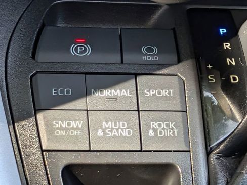 Used 2023 Toyota RAV4 LE AWD/4WD image 13
