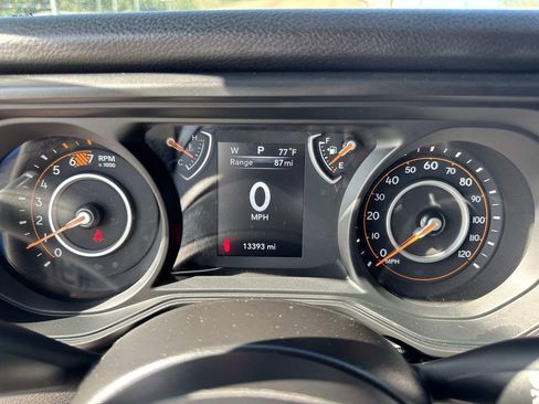 Used 2025 Jeep Wrangler Sport image 38