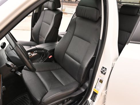 Used 2007 BMW 550i Sedan image 16