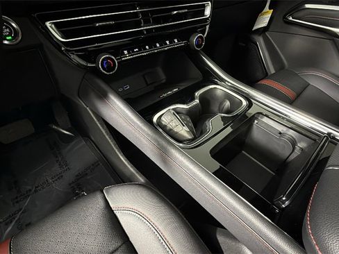 Certified 2026 Chevrolet Traverse RS image 24