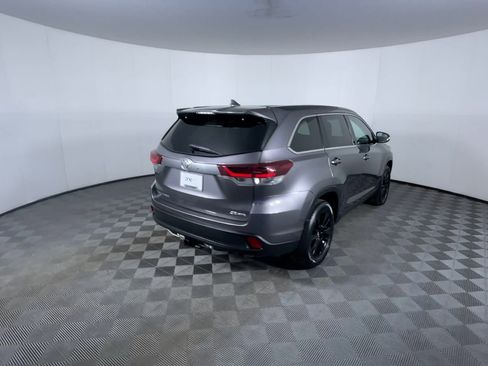 Used 2019 Toyota Highlander SE image 8