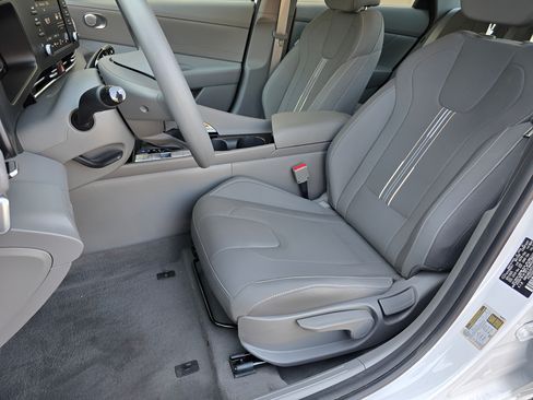 Used 2026 Hyundai Elantra Hybrid FWD image 14