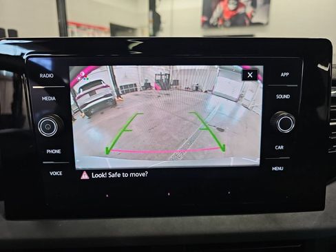 Used 2025 Volkswagen Jetta SE FWD image 15