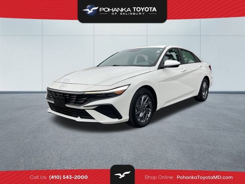 Used 2024 Hyundai Elantra Blue image 1