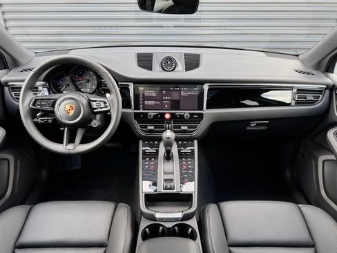 New 2026 Porsche Macan image 18