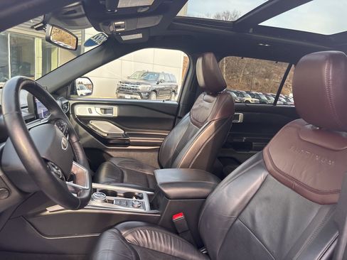 Used 2022 Ford Explorer Platinum w/ Equipment Group 601A image 10