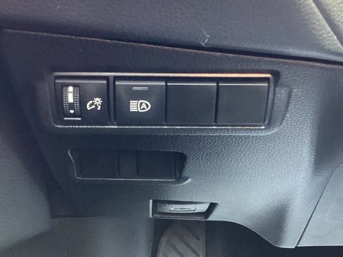 Used 2025 Toyota Corolla Cross XLE FWD image 25