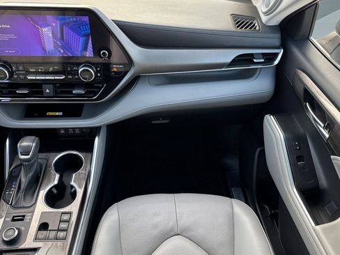 Used 2023 Toyota Highlander Limited image 30