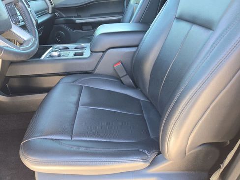 Used 2021 Ford Expedition XLT image 15