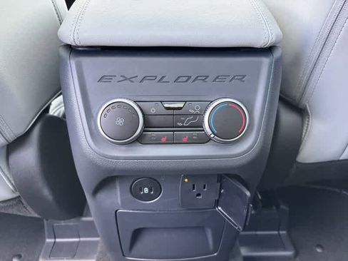 Used 2025 Ford Explorer Platinum w/ LUX Leather Package image 30