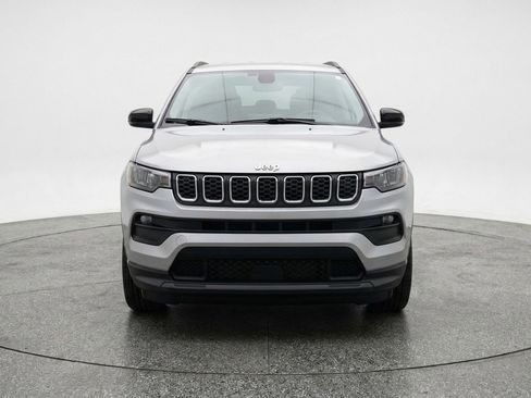 Used 2025 Jeep Compass Latitude image 2