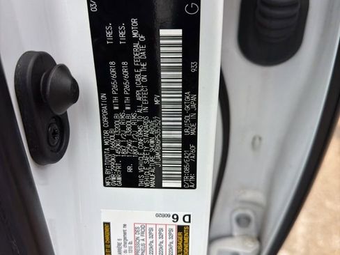 Used 2023 Lexus GX 460 Premium w/ Premium Package image 11