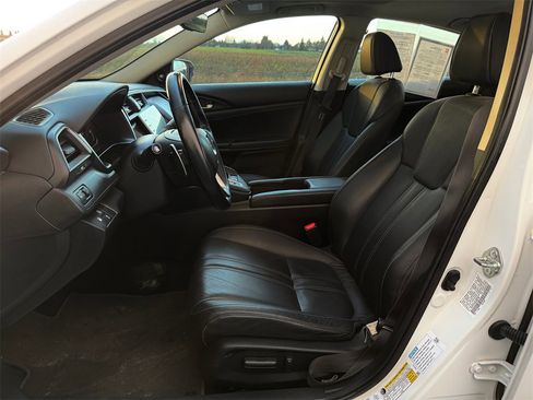 Used 2019 Honda Insight Touring image 9