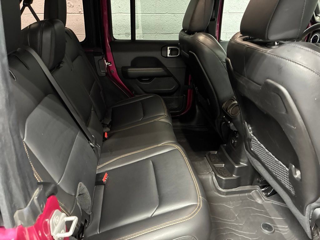 Used 2024 Jeep Wrangler Unlimited Sahara AWD/4WD image 9