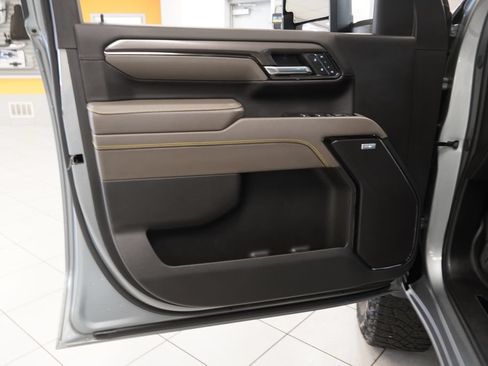 Used 2024 Chevrolet Silverado 2500 ZR2 w/ Technology Package AWD/4WD image 6