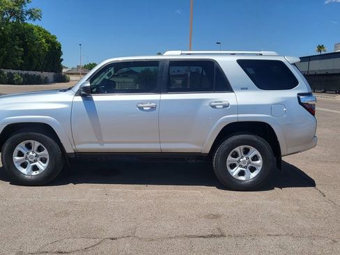 Used 2018 Toyota 4Runner SR5 AWD/4WD image 5