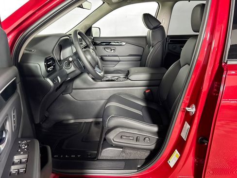 New 2025 Honda Pilot Touring image 11