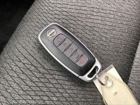 Used 2025 Nissan Rogue SV AWD/4WD image 12