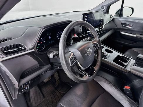 Certified 2023 Toyota Sienna XLE Woodland Edition AWD/4WD image 10
