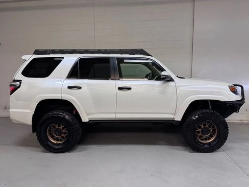 Used 2016 Toyota 4Runner Limited AWD/4WD image 2