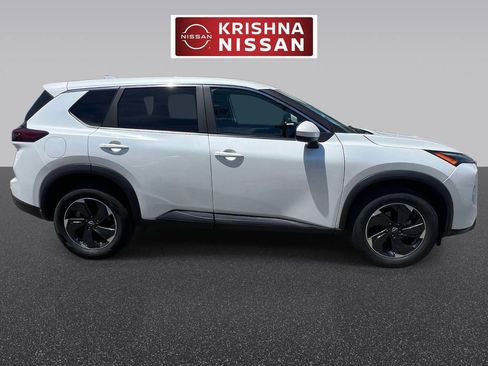 Used 2024 Nissan Rogue SV AWD/4WD image 4