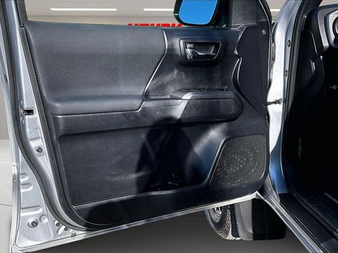 Used 2020 Toyota Tacoma TRD Sport Double Cab 5' Bed AT image 21