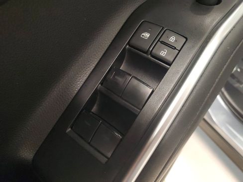 Used 2023 Toyota Highlander XLE image 21